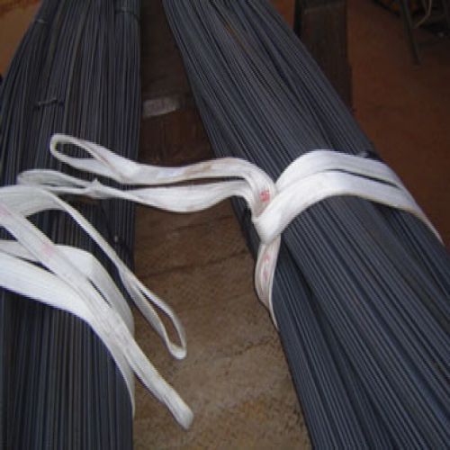 吊运钢材配套用一次性吊装带应用于钢材出口跟着钢材一起吊运，送给客户